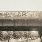 Toruń: „A na moście UBek wisi”